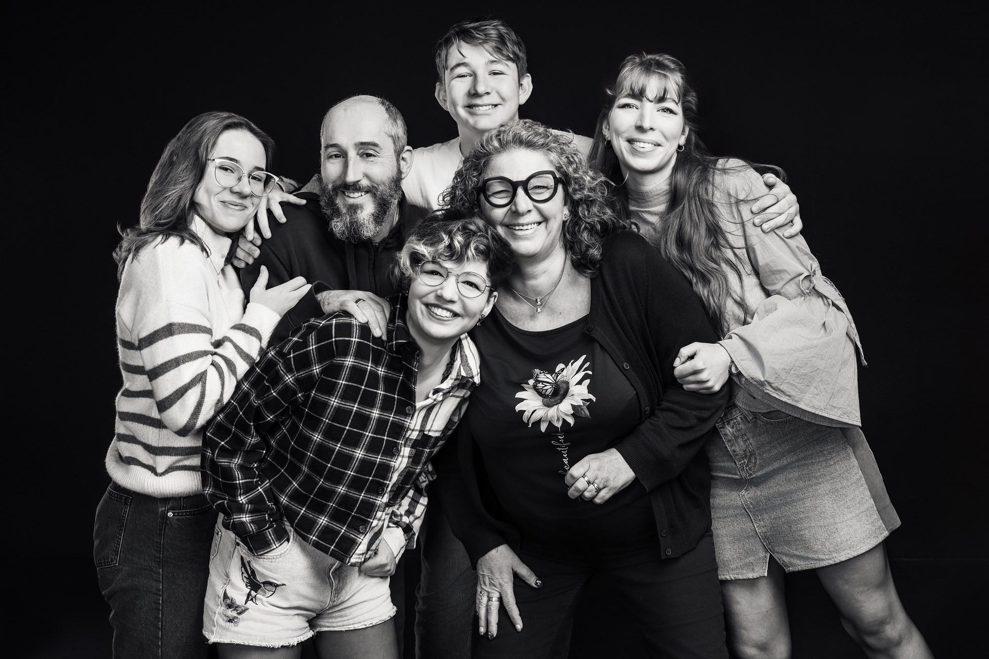portait famille dans la joie et la bonne humeur