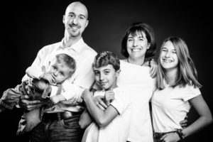 photo noir et blanc studio photographe périgueux dordogne portrait famille