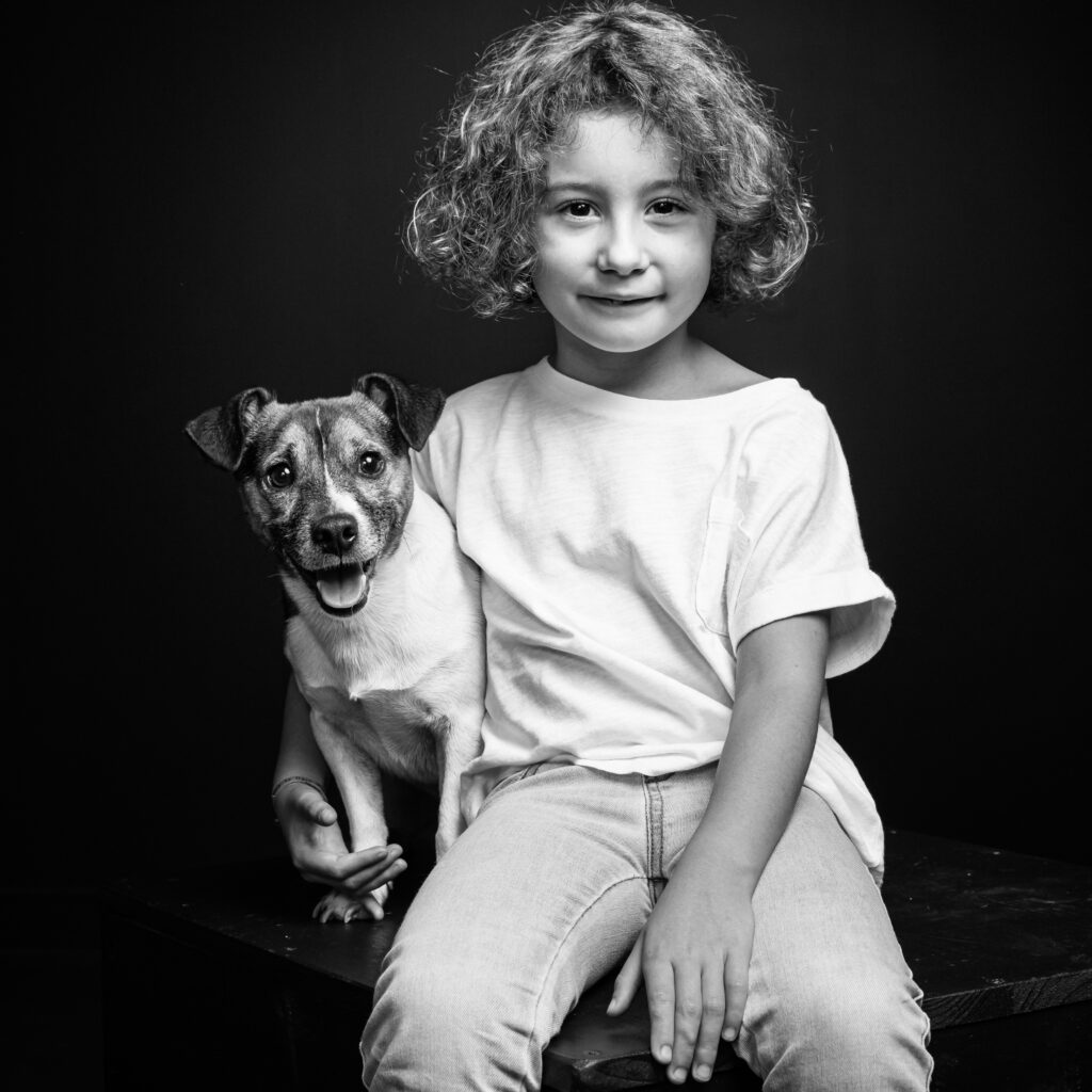 petite fille et chien